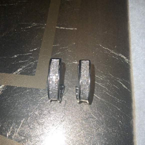 14KT W/G Larger Huggies Elegant Diamond Omega Closure 20mm Weight 5 Gm - Picture 5 of 6